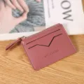 Porte-cartes rose élégant avec fermeture éclair et fentes multiples, mini portefeuille chic. - Rose foncé