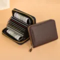Porte-carte compact en accordéon avec multiples fentes et fermeture éclair pratique. - Café