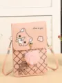 Borsa a tracolla verticale in ecopelle rosa con stampa gatto carina e pon pon peloso. - Rosa