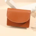 Portefeuille minimaliste marron à trois volets, étui à cartes compact en cuir PU coréen. - Porte-cartes à rabat / Marron