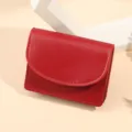 Rood minimalistisch lederen kaarthouder, compacte stijlvolle portemonnee met handige flapsluiting. - Pasjeshouder met klep / Rood