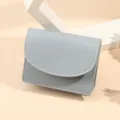 Minimalistische lichtblauwe drievoudig gevouwen portemonnee, effen PU lederen kaarthouder variant. - Pasjeshouder met klep / Blauw