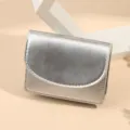 Zilveren metallieke mini portemonnee kaartenhouder compact PU leer minimalistische muntbeurs - Pasjeshouder met klep / Zilver