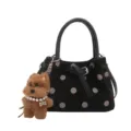 Stijlvolle polkadot emmertas met riemgesp en schattige pluche hond hanger voor dames - Enkele Tas / Zwart