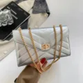 Ασημένια Καπιτονέ Μεταλλική Αλυσίδα Χιαστί Τσάντα Ώμου Σικ Τετραγωνική Γυναικεία Παραλλαγή - Ασημί