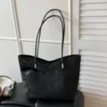 Μαύρη γυναικεία τσάντα ώμου shopper από PU δέρμα με μαύρη δαντέλα, μεγάλη χωρητικότητα. - Μαύρο