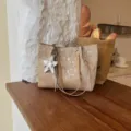 Khaki large capacity tote bag with digital print and star pendant for women daily commuting - With Pendant / Khaki