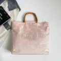 Bolso de mano de jacquard rosa con asa de bambú natural, elegante bolso de moda para mujer. - Sin colgante / Rosa