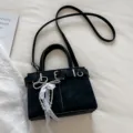 Retro schwarze Umhängetasche mit Perlen Schleife und Schnalle, modische Handtasche chic - Schwarz Mit Anhänger
