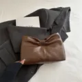 Bolso de mano clutch con lazo nube plisado marrón, elegante bolso de noche elegante. - Marrón