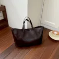Καφέ σκούρο μεγάλη τσάντα tote, casual retro τσάντα ώμου για γυναίκες στην καθημερινότητα. - Καφέ