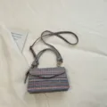 Borsa a tracolla con catena a righe tessuta a mano etnica, elegante borsa arcobaleno da donna. - Viola