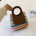 Borsa a mano in paglia a righe colorate con manico marrone, borsa a secchiello estiva da donna. - Marrone