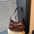 Schicke dunkelbraune Damen Leder Schultertasche Achseltasche mit eleganter Schleife Ansicht. - Kaffee