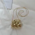 Sac bandoulière doré effet nuage métallique avec chaîne fine pour un look tendance et mignon. - Champagne