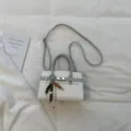 Κομψή γυναικεία τσάντα χιαστί ώμου σε χρώμα αντίθεσης casual καθημερινή μικρή τετράγωνη τσάντα - Με Κρεμαστό / Μπλε