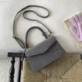 Borsa a tracolla con stampa leopardato grigio, elegante borsa da donna con manico. - Grigio