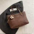 Κομψή καφέ τσάντα tote για γυναίκες, τσάντα ώμου μεγάλης χωρητικότητας, casual τσάντα χειρός. - Καφέ