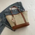 Vrouwen zomer stro geweven tote tas stijlvolle casual schoudertas strand handtas met kralen - Met Hanger / Bruin