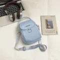 Borsa a tracolla in nylon azzurro, piccola borsa quadrata casual da donna con anello. - Blu