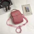 Borsa a tracolla rosa in nylon per telefono, piccola borsa casual con cinghia. - Rosa