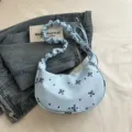 Bella borsa a spalla hobo azzurro chiaro con graziosi fiocchi e tracolla arricciata chic - Blu
