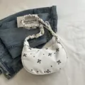 Borsa a spalla bianca chic con fiocchi neri, elegante borsa casual a mezzaluna da donna - Bianco