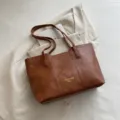 Grand sac cabas marron en cuir PU, sac à épaule de voyage quotidien élégant pour femmes. - Sans pendentif / Marron