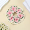 Chouchou de cheveux floral au crochet fait main, style champêtre doux pour queue de cheval. - Élastiques à cheveux fleur à 5 pétales rose