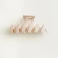 Pince à cheveux géométrique mate rose clair, pince requin minimaliste élégante pour tous les jours. - Style M Rose