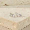 Pendientes de botón de estrella de plata 925 con circonita rosa, joya minimalista elegante. - Oro Blanco Octubre Rosa