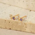 Hermosos pendientes de botón de estrella chapados en oro 925 con circonitas moradas. - Oro Champán 14K Febrero Púrpura