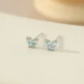 Sterling zilveren lichtblauwe zirkonia vlinder oorknopjes voor dames elegante sieraden. - Platina Licht Zeeblauw