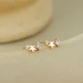 Pendientes de botón de estrella de plata esterlina dorada con circonita variante - Oro Champán 14K Junio Azul Cambiante