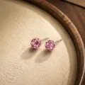 Pendientes de tuerca con bola de cristal rosa y plata S925, estilo de verano brillante. - Rosa