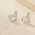Pendientes de tuerca solitarios de plata de ley con circonita cúbica, diseño minimalista. - Estilo Diamante de Imitación Blanco de Abril (ES2741) / 3mm