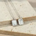 Gepersonaliseerde moedermarmeren letter hanger ketting van 18k verguld koper voor dames cadeau - Letter J (TN4437) / Witgoud
