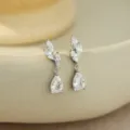 Elegantes pendientes de plata S925 con circonitas brillantes de hojas y piedras de pera. - Estilo Gota de Agua Hoja (ES4177) / Oro blanco