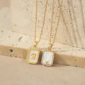 Gouden letter B moederparel hanger ketting set, stijlvolle gelaagde sieraden cadeau voor dames. - Letter B (TN4437) / Goud