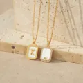 Verguld 18k witte moeders parel letter K hanger ketting minimalistisch elegant sieraden - Letter K (TN4437) / Goud