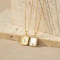 18k vergulde initialen moerbei moeder van parel ketting elegante rechthoek hanger sieraden - Letter L (TN4437) / Goud
