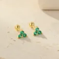 Boucles d'oreilles dorées avec trois pierres vertes, design minimaliste élégant. - Style Triangle en Strass (ES3671) / Or (Strass Vert)