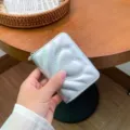 Silbernes, gestepptes PU-Kartenetui mit süßem Herz-Design, kompakte Reißverschlussbrieftasche. - Silber