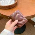 Koreanischer brauner PU Leder Kartenhalter mit süßem gesteppten Herz Design, Kartenetui. - Braun