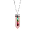Collar con colgante de espada de cristal con piedras de chakra multicolor, joyería delicada. - Cuarzo rosa