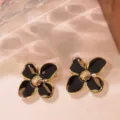 Orecchini a lobo fiore quattro petali smalto retro francese design di nicchia lusso - Nero