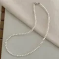 Elegante collar de perlas blancas con práctico cierre magnético plateado para diario. - 4mm / Oro blanco