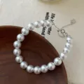 Bracelet de perles rondes blanches avec chaîne d'extension argentée, bijou de poignet féminin chic - Argent 925 / 8mm / Or blanc