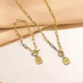 Set di collana con ciondolo a stella multistrato dorato con chiusura OT e ciondolo quadrato. - collana + bracciale