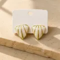 Orecchini geometrici placcati in oro chic, elegante design bianco per uso quotidiano. - Triangolo bianco